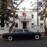 300D-MERCEDES-LIMUSINA-IN-FRONT-OF-MEXICAN-EMBASSY-COSTA-RICA