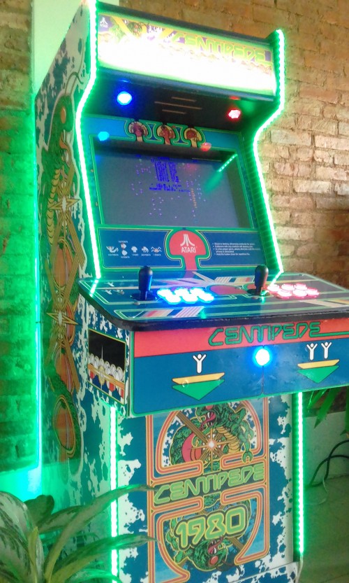 ARCADE-CENTIPEDE-GAME-MACHINE-IN-COSTA-RICA.jpg