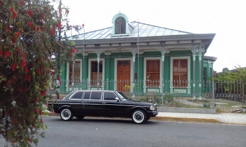 Alianza-Francesa-de-COSTA-RICA-MERCEDES-300D-LANG-LIMUSINA.jpg