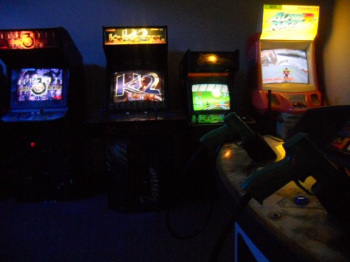 CENTRAL-AMERICA-GAMIFICATION-COOLEST-GAME-ROOM-HAPPY-EMPLOYEE.jpg