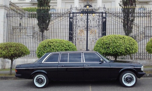 CENTRAL-AMERICA-LIMUSINA-MERCEDES-300D-LANG-COSTA-RICA.jpg