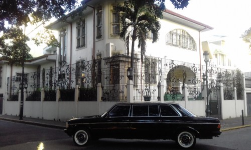 CLASSIC-BARRIO-AMON-MANSION-COSTA-RICA-MERCEDES-300D-LANG-LIMUSINA.jpg