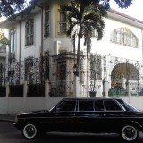 CLASSIC-BARRIO-AMON-MANSION-COSTA-RICA-MERCEDES-300D-LANG-LIMUSINA