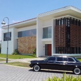 COOL-COSTA-RICA-MANSION-LIMUSINA-MERCEDES-300D-LANG