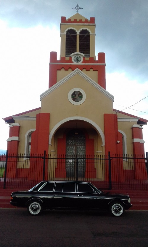 COSTA-RICA-CHURCH.-MERCEDES-LIMOUSINE-SERVICE-FOR-WEDDINGS..jpg