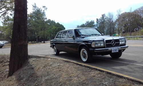 COSTA-RICA-HIGHWAY-2-MERCEDES-300D-LANG-LIMUSINA-SERVICE.jpg