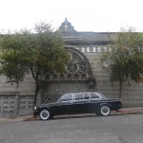 COSTA-RICA-LIMUSINA-MERCEDES-300D-LANG-frente-de-Iconica-Casa-Museo-En-Barrio-Amon-San-Jose