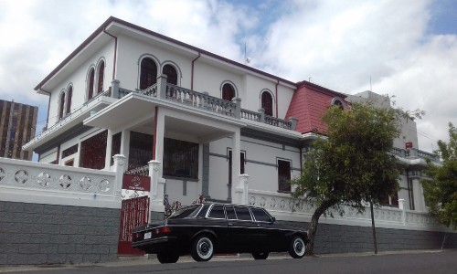 Casa-Matute-Gomez-COSTA-RICA-MERCEDES-MERCEDES-300D-LANG-LIMOUSINE.jpg