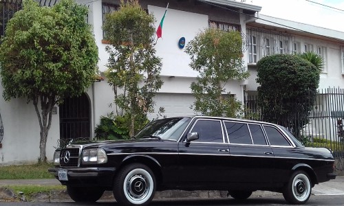 Consulado-Honorario-de-Bulgaria-COSTA-RICA-LIMUSINA-MERCEDES-300D-LANG.jpg