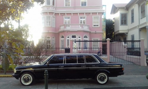 Costa-Rican-Film-Production-Center-BARRIO-AMON-LIMUSINA-MERCEDES-300D-LANG-COSTA-RICA.jpg