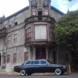 Dramatic-architecture-in-Barrio-Amon-San-Jose-Costa-Rica-LIMOUSINE-MERCEDES-300D-LANG