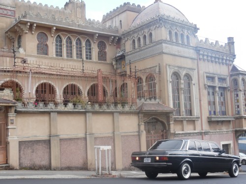 El-Castillo-del-Moro-barrio-Amon-COSTA-RICA-MERCEDES-300D-LANG-LIMOSINA.jpg