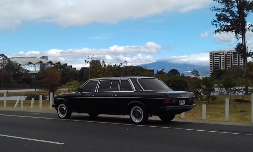 El-Parque-Metropolitano-La-Sabana-COSTA-RICA-MERCEDES-300D-LANG-LIMOSINA.jpg