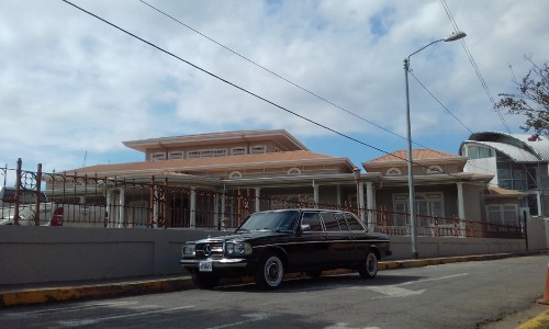 Historical-Museum-Dr.-Rafael-Angel-Calderon-Guardia-COSTA-RICA-LIMOUSINE-MERCEDES-300D-LANG.jpg