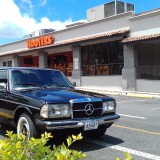 Hooters-restaurant-ruta-27-plaza-Itzcazu-COSTA-RICA-LIMOSINA-MERCEDES-300D-LANG