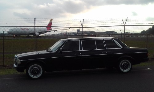 IBERIA AIRPLANE AND A MERCEDES LIMOUSINE. SJO COSTA RICA.