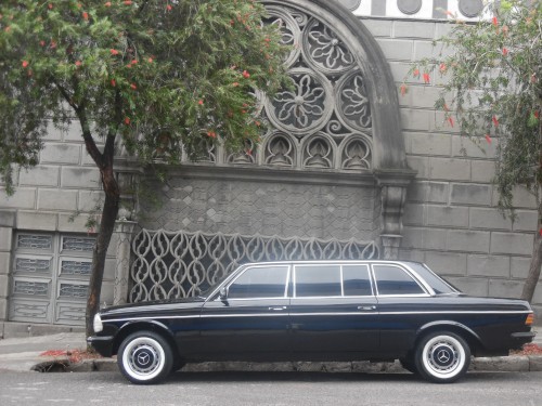 Iconica-Casa-Museo-En-Barrio-Amon-San-Jose-COSTA-RICA-MERCEDES-300D-LANG-LIMO.jpg