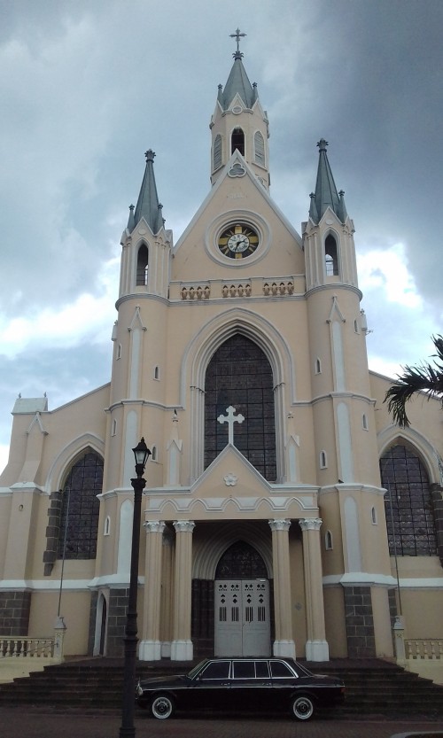 Iglesia-De-San-Rafael.-Heredia-Province-San-Rafael-COSTA-RICA-MERCEDES-300D-LANG-LIMOUSINE-SERVICE..jpg