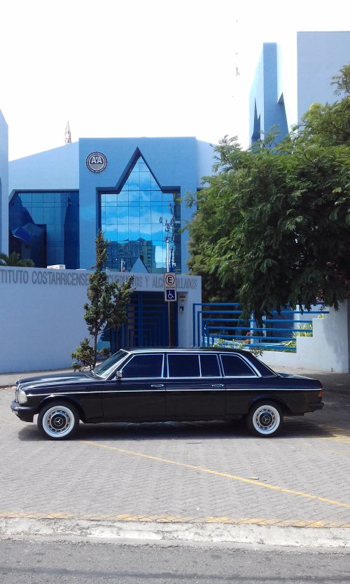 Instituto-Costarricense-de-Acueductos-y-Alcantarillados-AYA-Pavas-Costa-Rica-MERCEDES-300D-LANG-LIMO.jpg