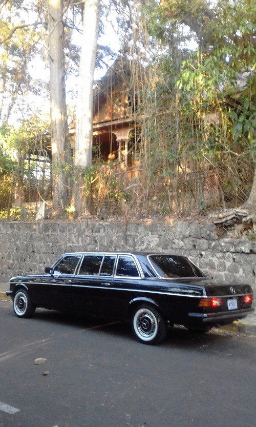 HAUNTED HOUSE BARRIO AMON KHNOR FAMILY LIMOUSINE