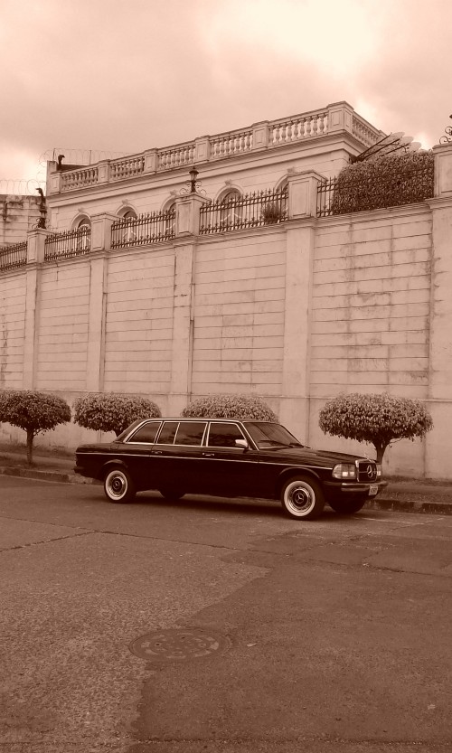 LEISURE-CLASS-LIMUSINA-COSTA-RICA-MANSION-300D-MERCEDES-LANG.jpg