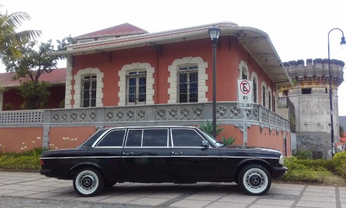 LIMOUSINE-AND-MANSION-NEXT-TO-CASTLE-COSTA-RICA-300D-MERCEDES-LANG.jpg