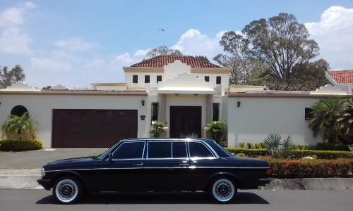 LUXURY-MANSION-LIMO-300D-LANG-MERCEDES-COSTA-RICA.jpg