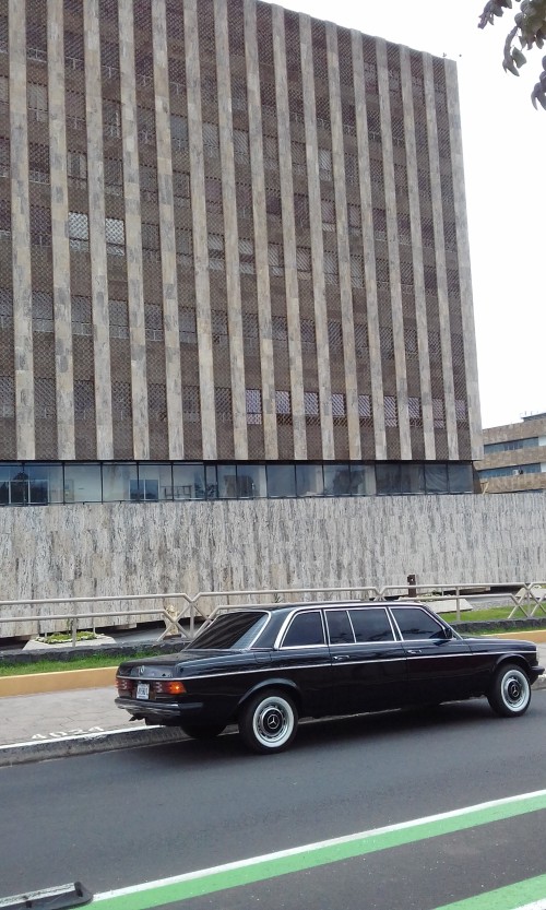 La-Corte-Suprema-de-Justicia-de-Costa-Rica-LIMUSINA-300D-MERCEDES.jpg