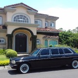 MANSION-IN-THE-COUNTRY-COSTA-RICA-LIMUSINA-300D-MERCEDES-LANG