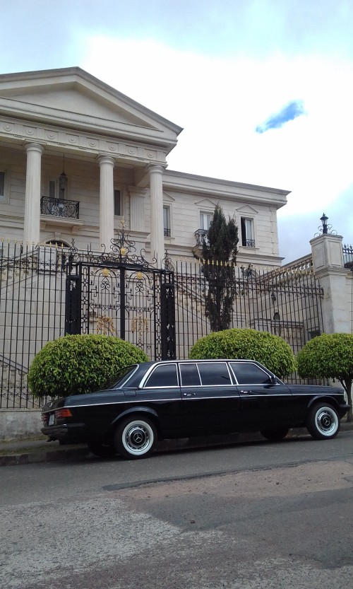 classic-mansion-san-jose-COSTA-RICA-LIMUSINA-MERCEDES-300D-LANG.jpg