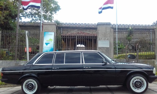 Museo-Nacional-de-Costa-Rica-300D-LANG-MERCEDES-LIMOUSINE.jpg