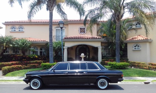 PRETTY-MANSION-AND-MERCEDES-300D-LANG-IN-COSTA-RICA.jpg